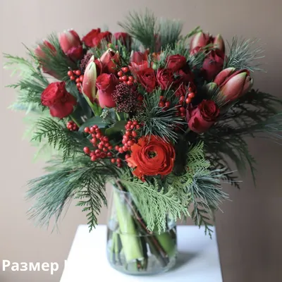 Букет из сезонных цветов в вазе Зимний - заказать доставку цветов в Москве  от Leto Flowers