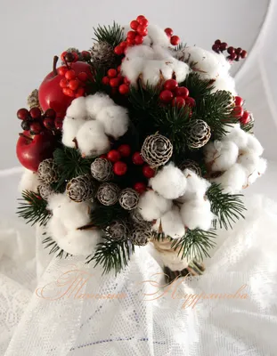 зимний букет с шишками, яблоками и хлопком | Цветы украшения,  Рождественская тематика, Святки
