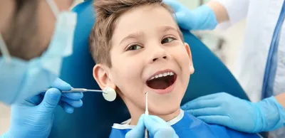 Нужно ли удалять рядом стоящие молочные зубы, чтобы постоянные не встали  криво | Детская и семейная стоматологическая клиника \"Белая Медведица\" |  Санкт-Петербург