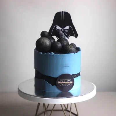 Торт в стиле «Звездные войны» 💫 4 кг красного бархата с вишней 😌 |  Instagram