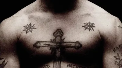 Тюремные наколки на коленях – важный атрибут и символ татуировки в тюрьме -  tattopic.ru